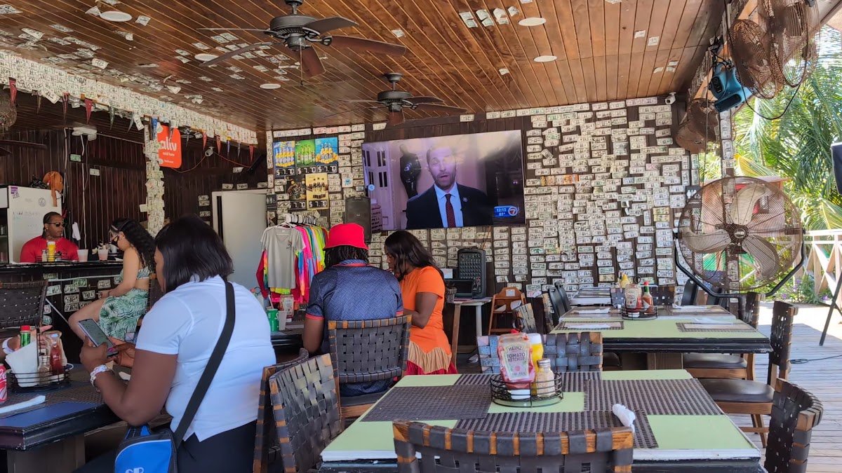 Smitty’S Beach Bar & Restaurant-2